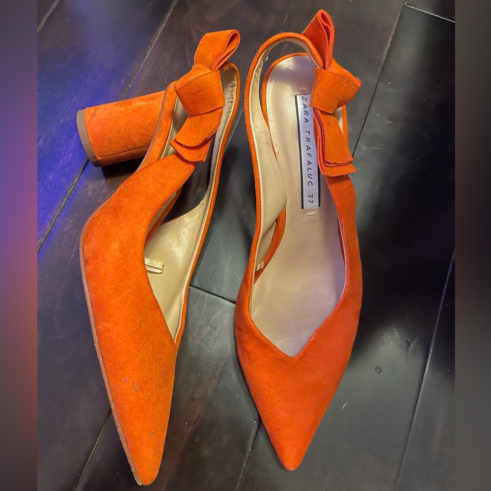 ZARA - orange pointy toe block heels with bow
